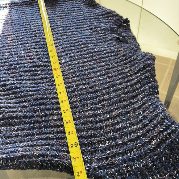 Lumiere, L, crop boxy cut,navy,off shoulder sleeves,acrylic/poly,casual EUC - Picture 7 of 9